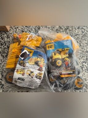 NEW Build your own CAT equipment Yellow Construction Vehicle Playset for Kids